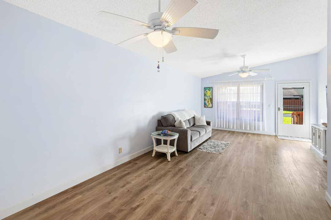 VILLAS OF HOBE SOUND COND - Residential