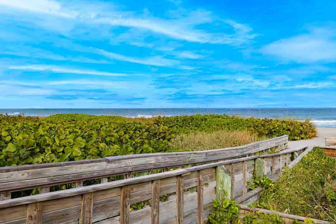 VILLAS OF HOBE SOUND COND - Residential