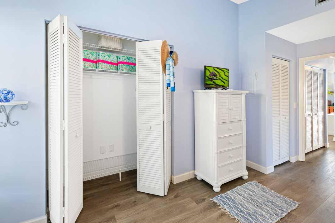 VILLAS OF HOBE SOUND COND - Residential