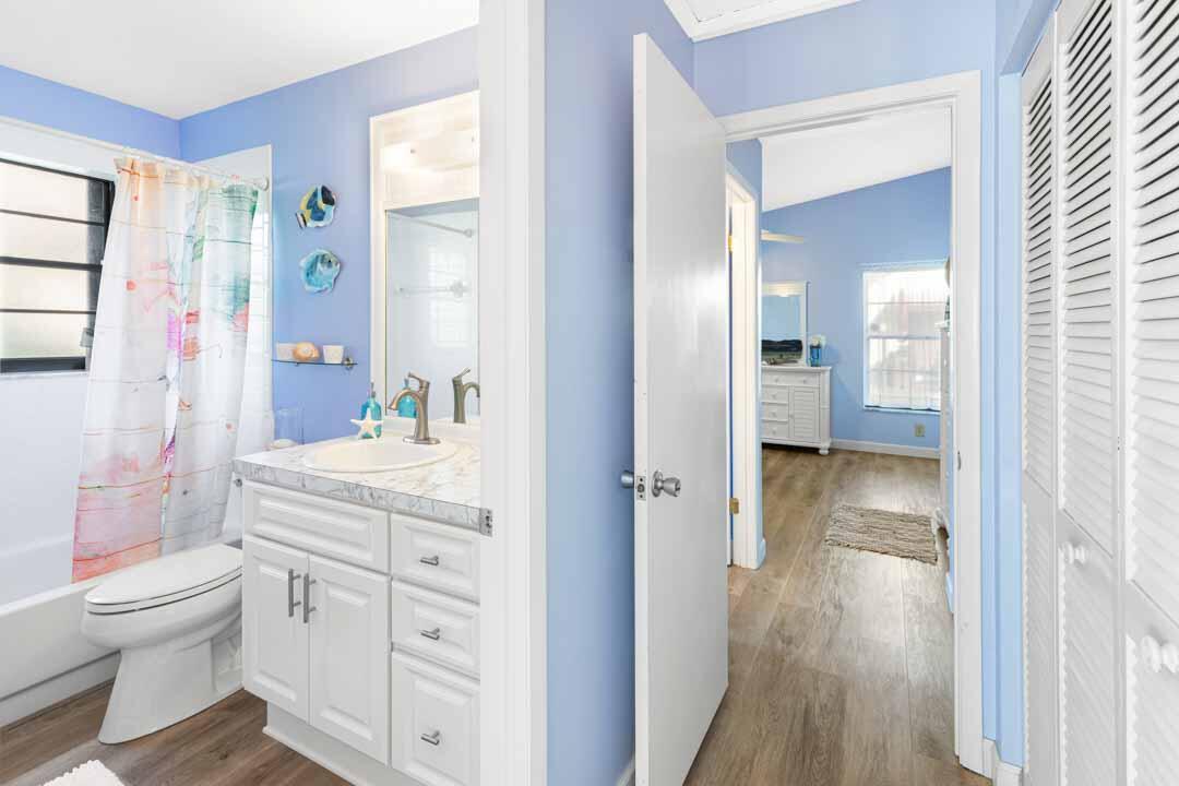 VILLAS OF HOBE SOUND COND - Residential