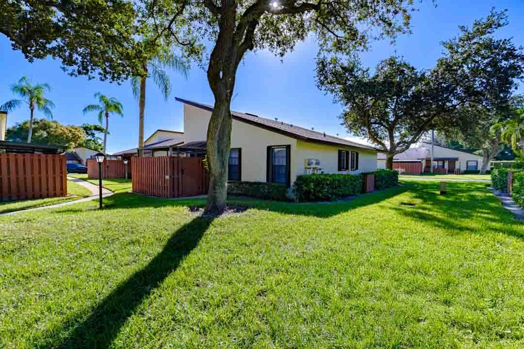 VILLAS OF HOBE SOUND COND - Residential