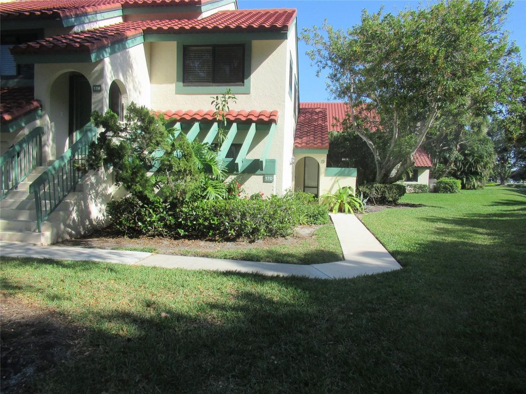 Photo of 17 Lexington Lane #D, Palm Beach Gardens, FL 33418 (MLS # F10441142)