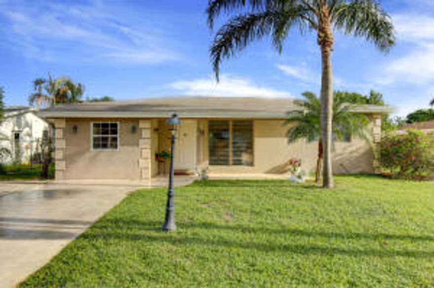 Open, bright and spacious 3 bedroom detached home with large fully fenced yard. Fresh paint throughout. Tile, terrazzo and wood flooring throughout. Very recent roof. Very clean move-in ready home in Delray. Great location with easy access to shopping, schools, beaches, highways and airports. The washer and dryer do not convey.