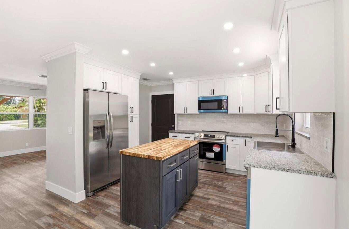 Properties 15409 Los Angeles Drive