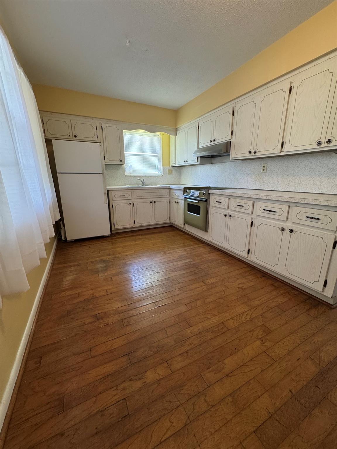Pappous Sub 73-21 B - Residential Lease