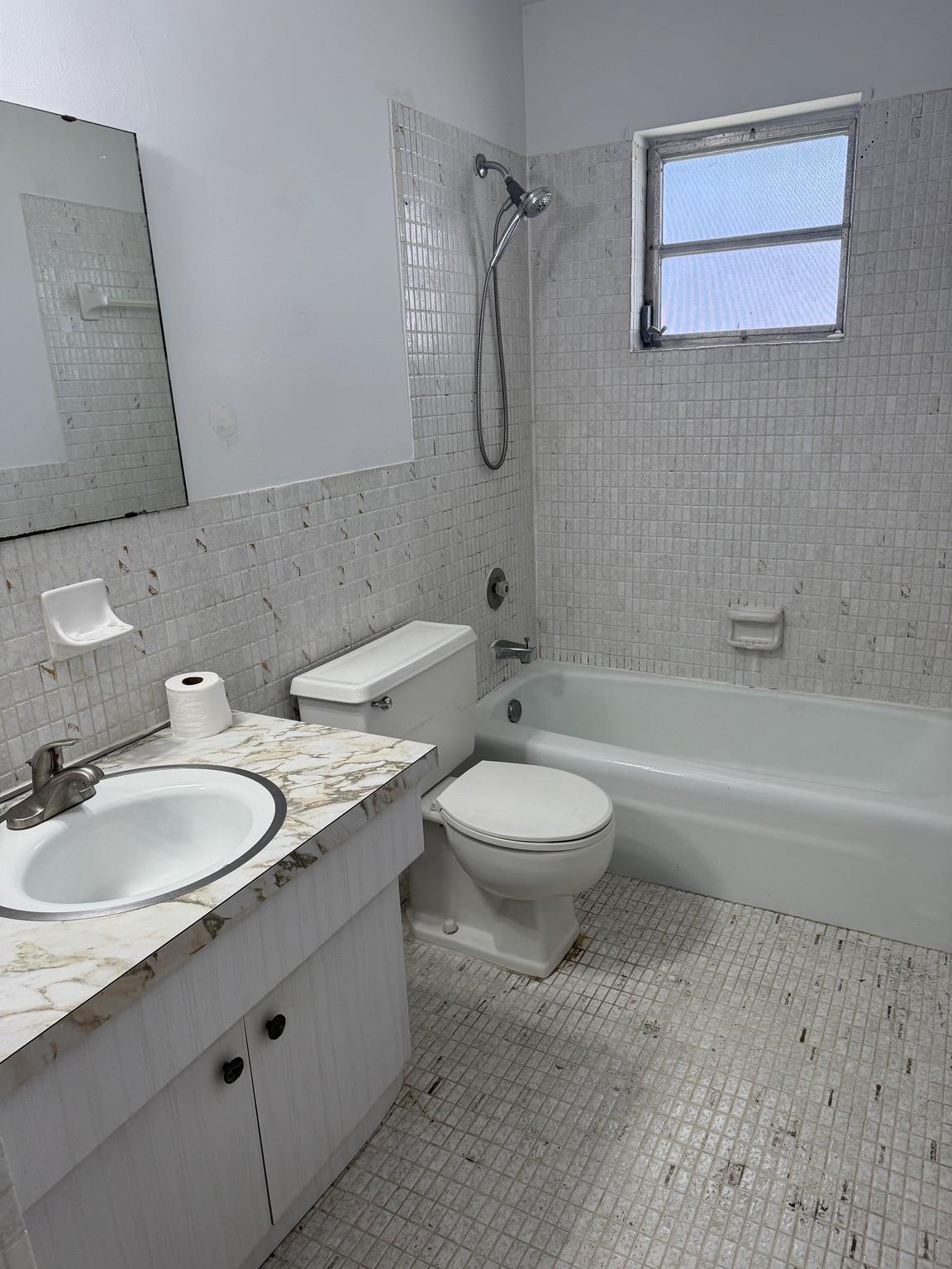 Pappous Sub 73-21 B - Residential Lease
