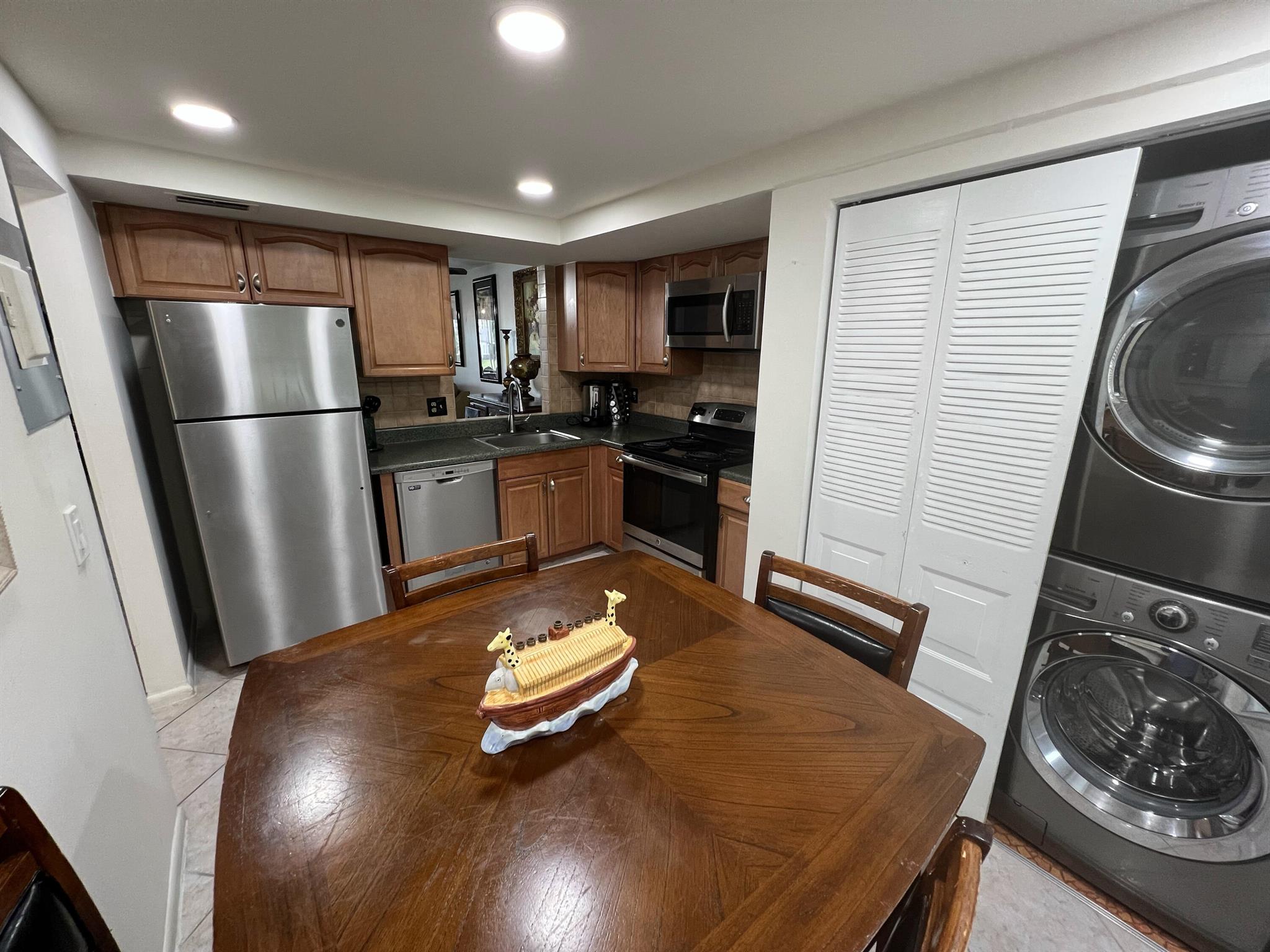 VILLAGES OF ORIOLE ABBEY CONDO - Residential