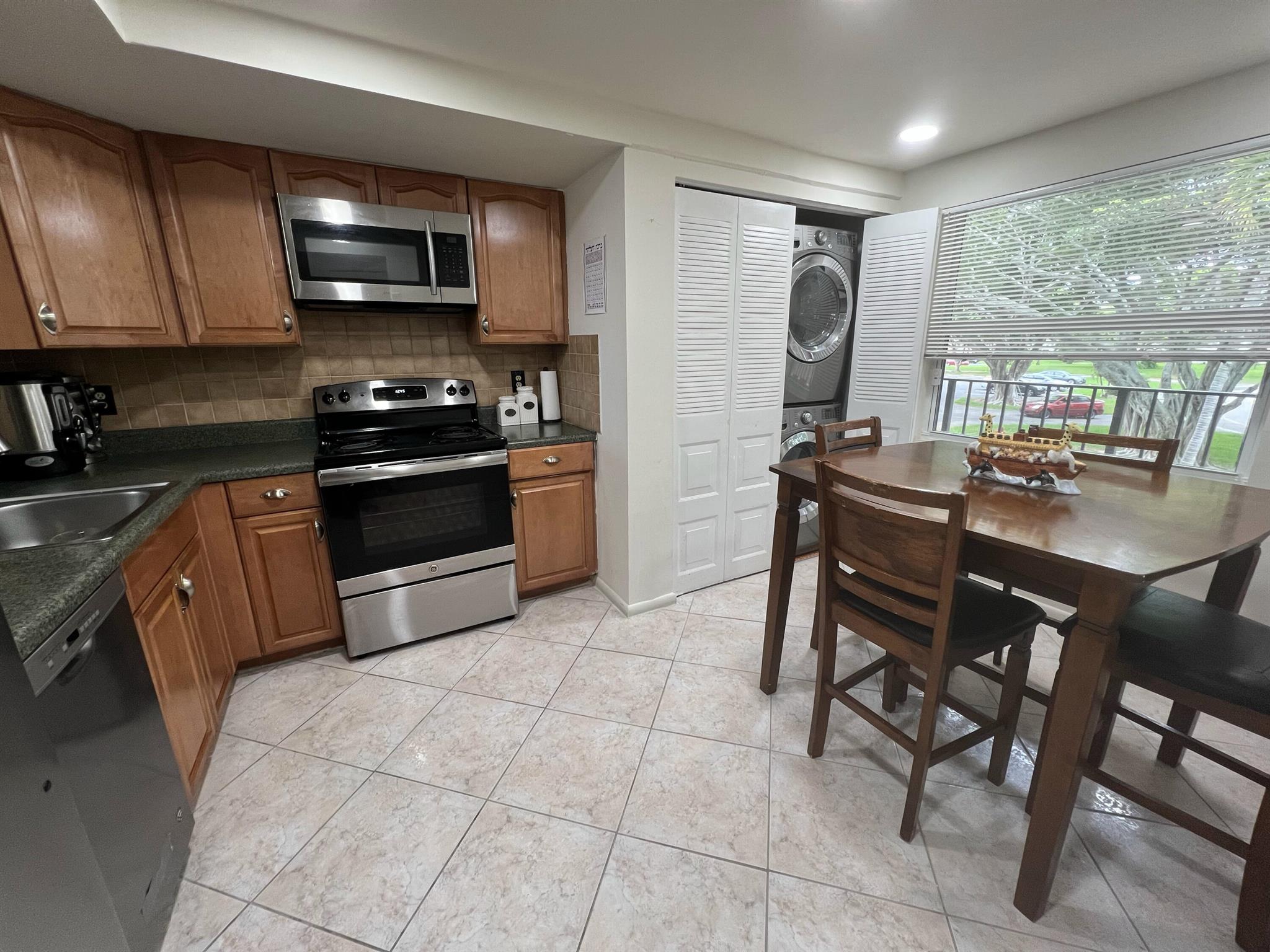 VILLAGES OF ORIOLE ABBEY CONDO - Residential