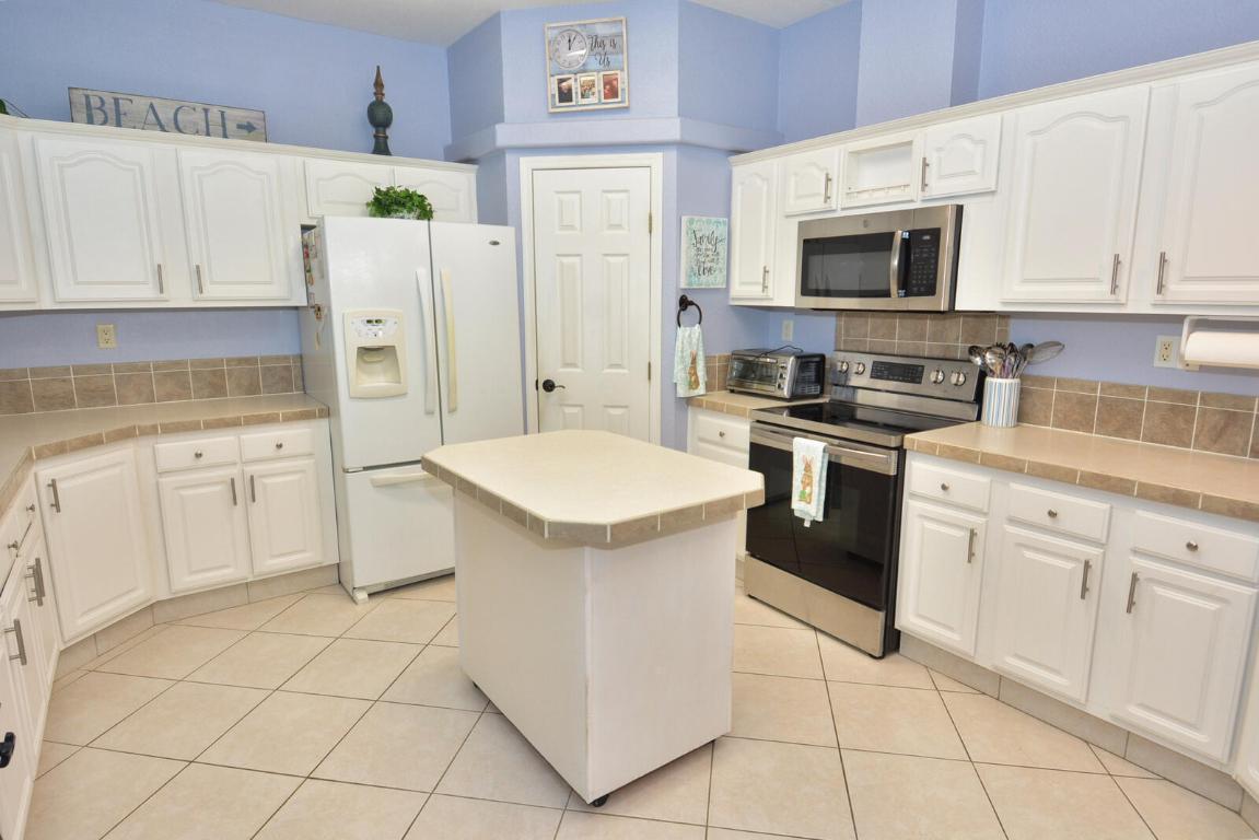 8154 14th Hole Drive, Port St Lucie, FL, 34952/$243,000 3 8154 14th Hole Drive