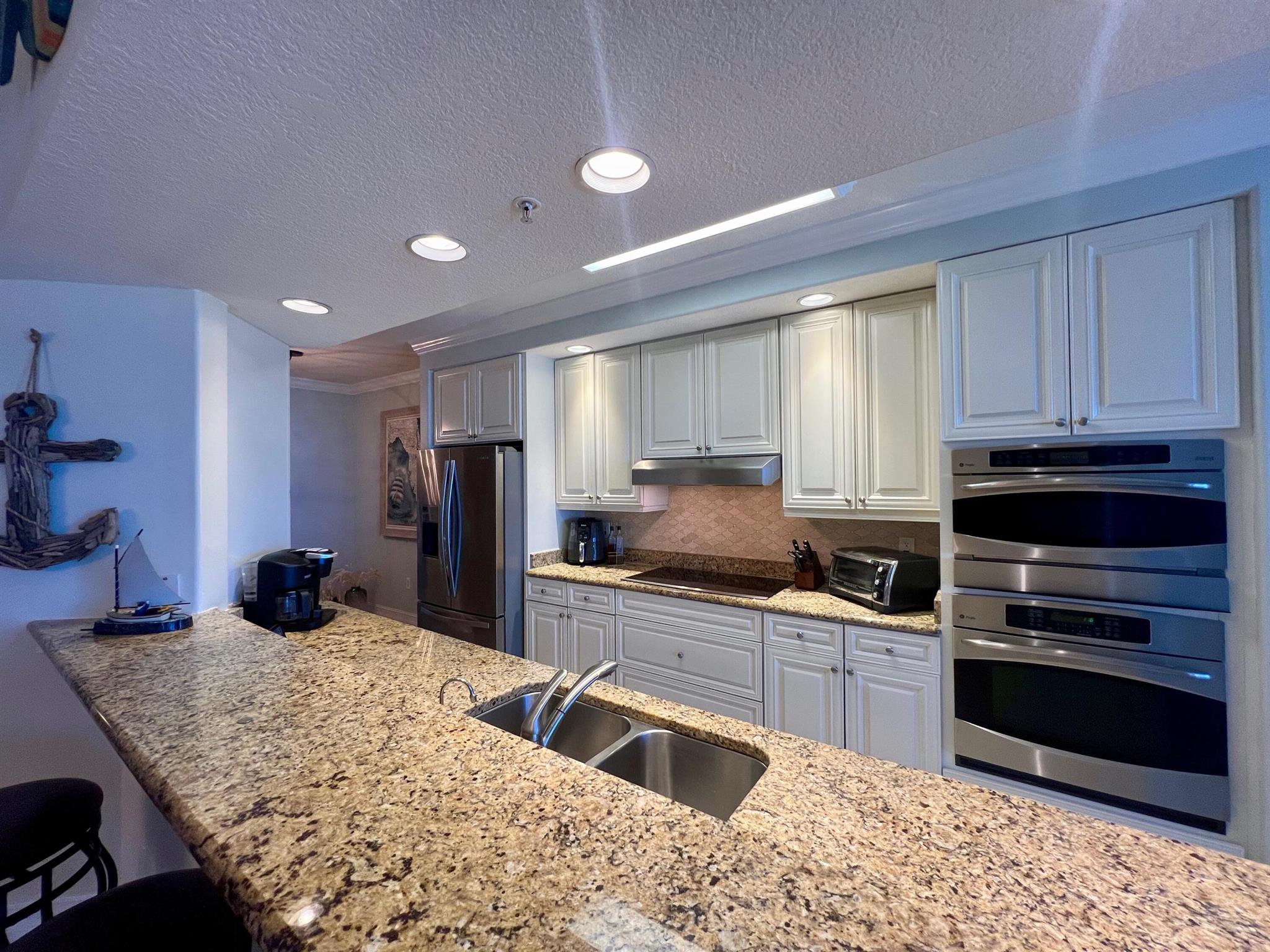 OCEANIQUE OCEANFRONT, A C - Residential
