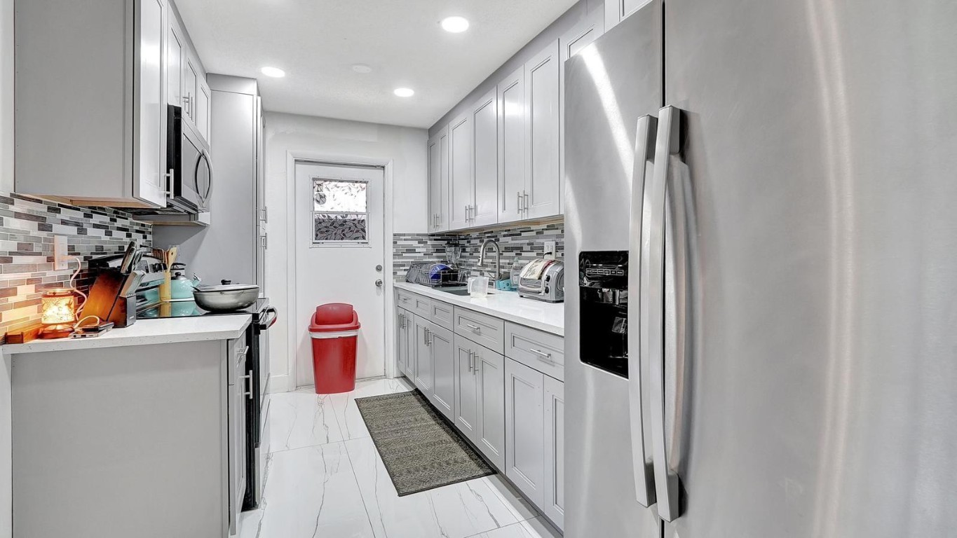 THE ELMVALE CONDO - Residential