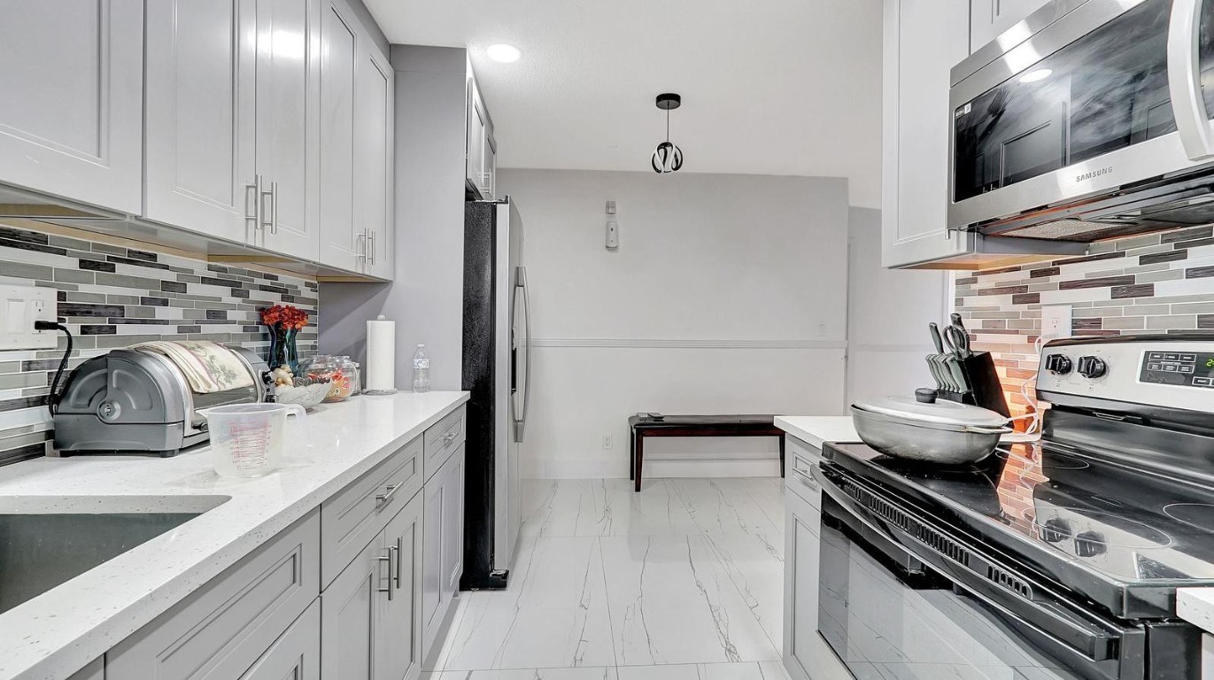 THE ELMVALE CONDO - Residential