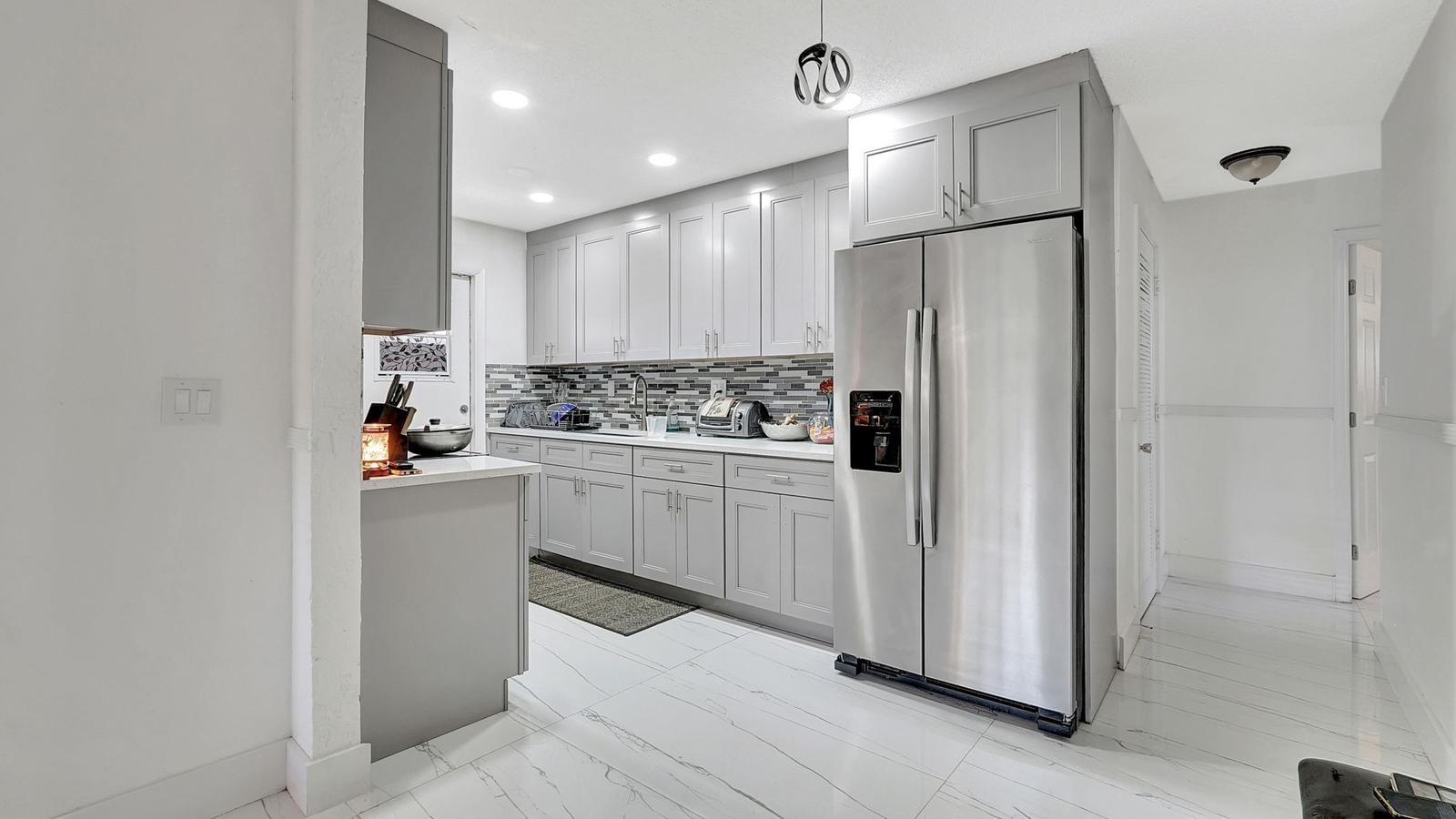 THE ELMVALE CONDO - Residential