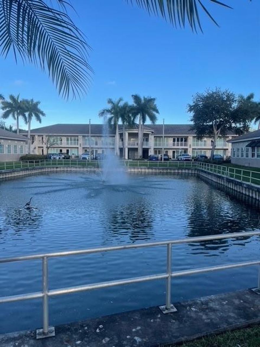 3 office rooms, 1 secretarial section, bathroom, kitchenetteClose to major shopping areas 15 minutes to the airport