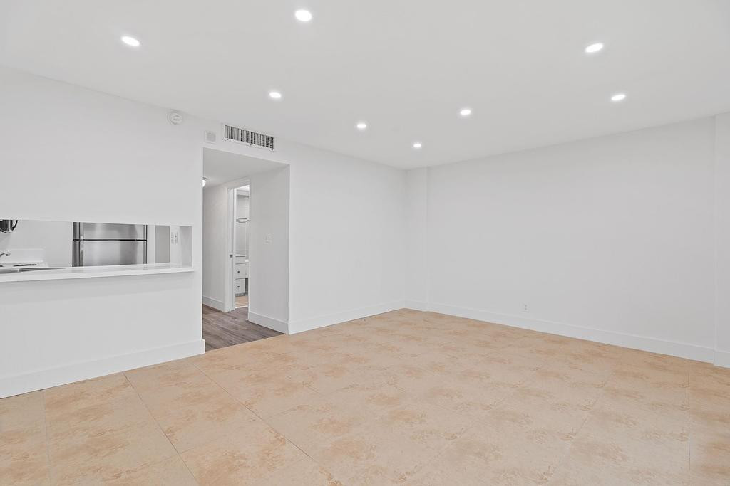 LAUDERDALE TOWER - Residential