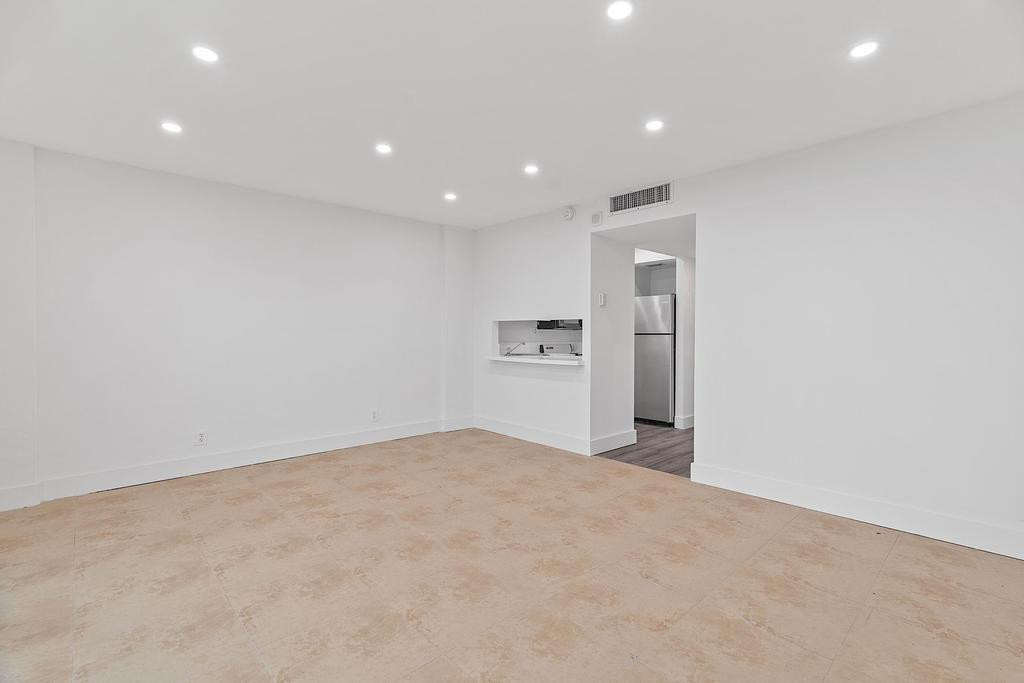 LAUDERDALE TOWER - Residential