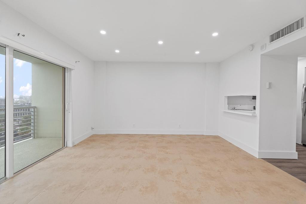 LAUDERDALE TOWER - Residential