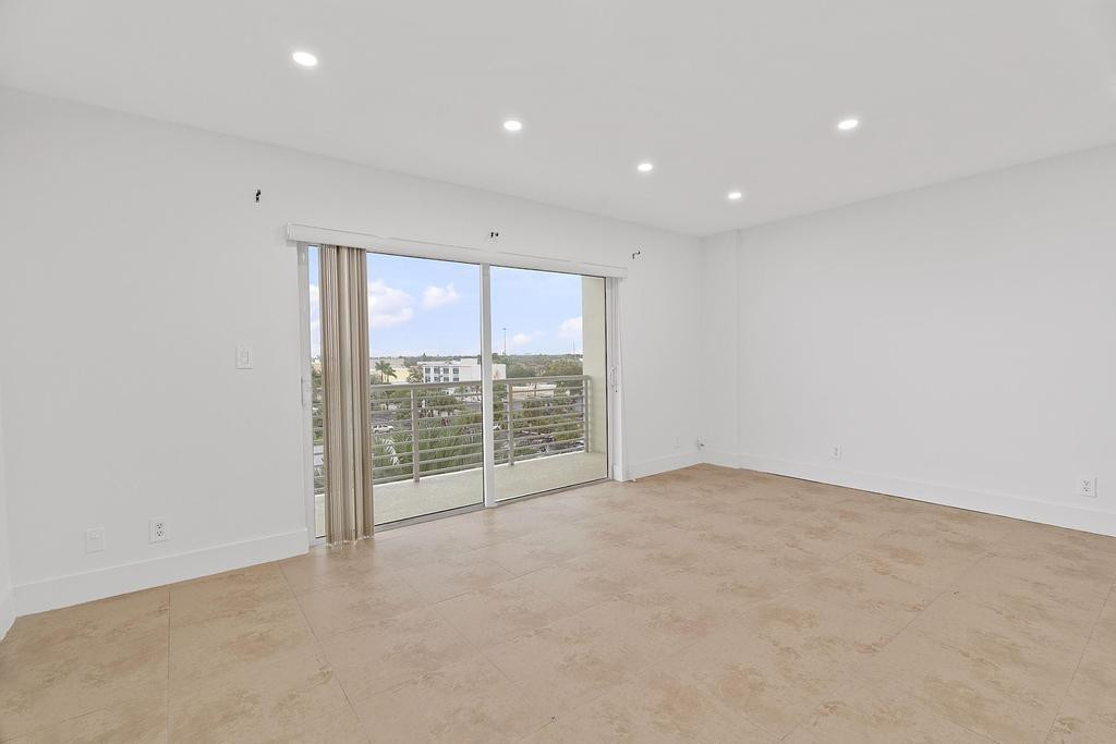 LAUDERDALE TOWER - Residential