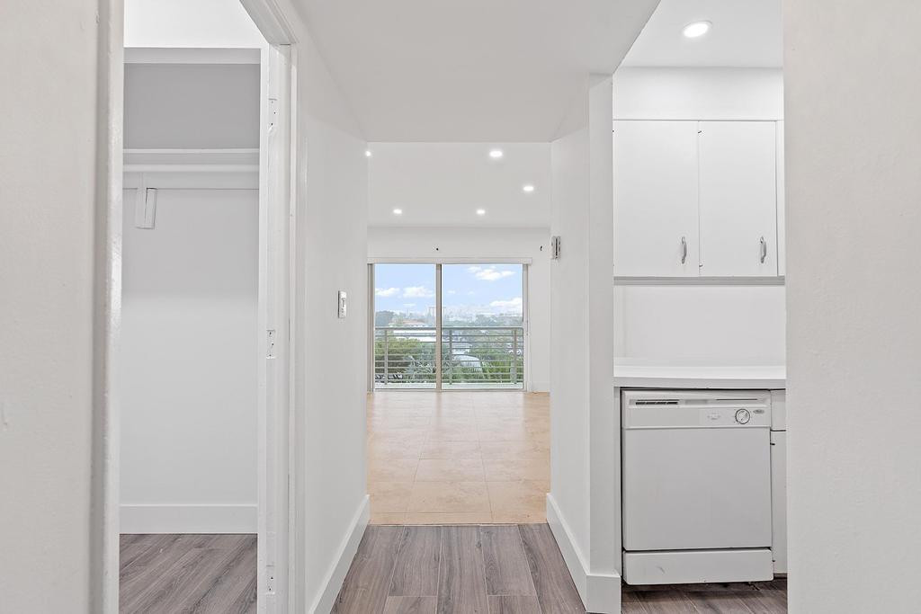 LAUDERDALE TOWER - Residential