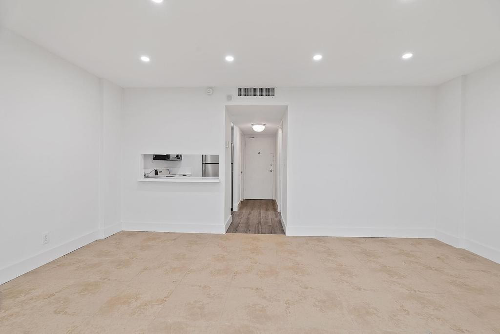 LAUDERDALE TOWER - Residential