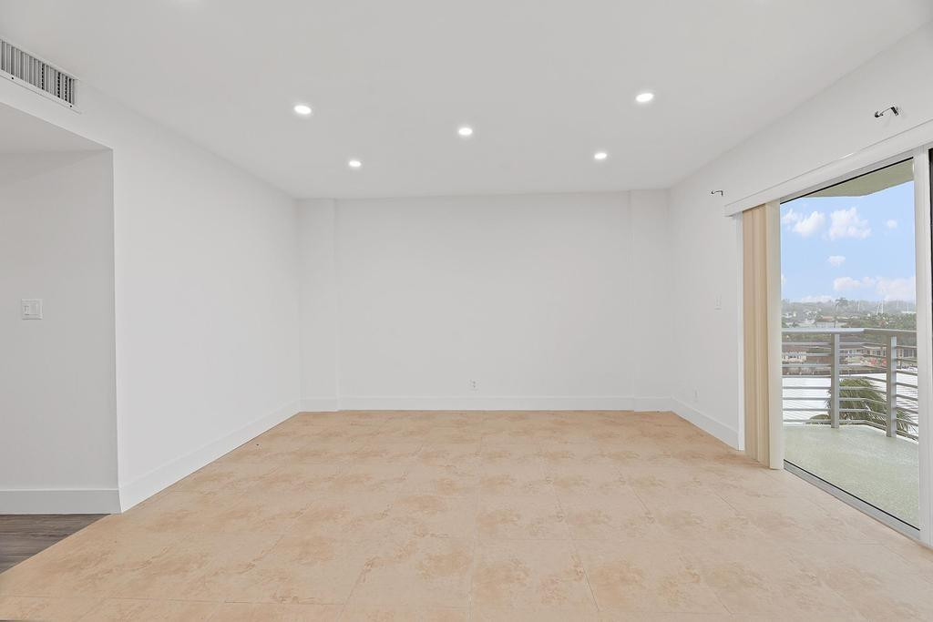 LAUDERDALE TOWER - Residential