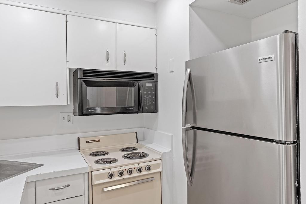 LAUDERDALE TOWER - Residential