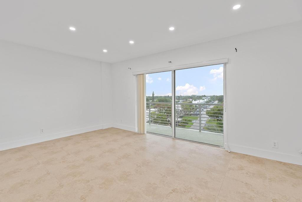 LAUDERDALE TOWER - Residential