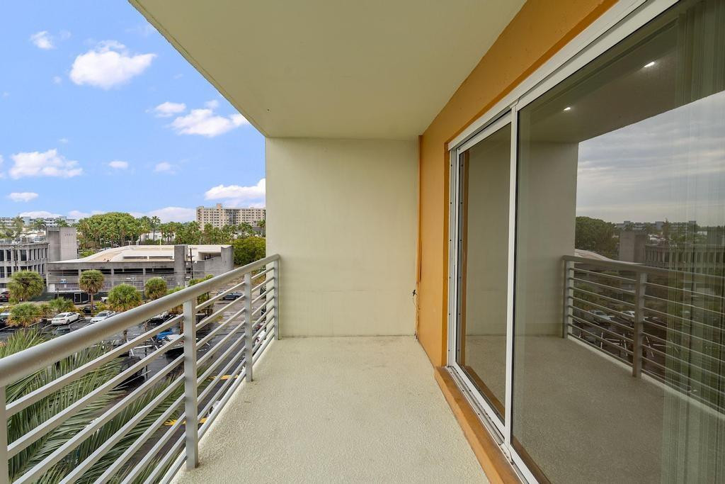 LAUDERDALE TOWER - Residential