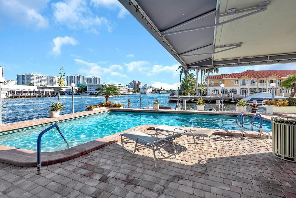 LAUDERDALE TOWER - Residential