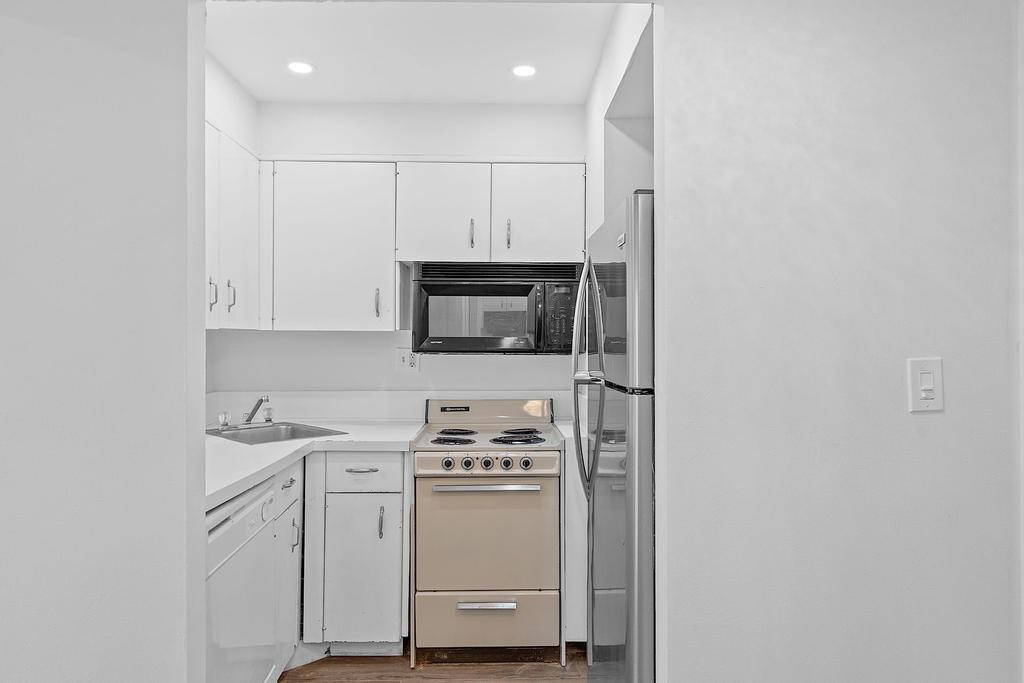 LAUDERDALE TOWER - Residential