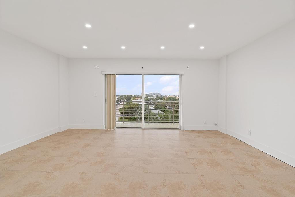 LAUDERDALE TOWER - Residential