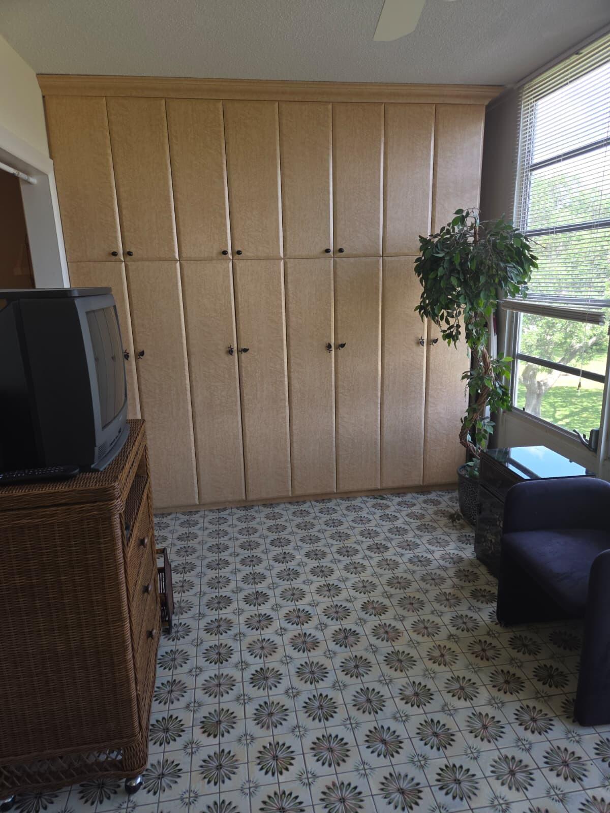 LYNDHURST I CONDO - Residential