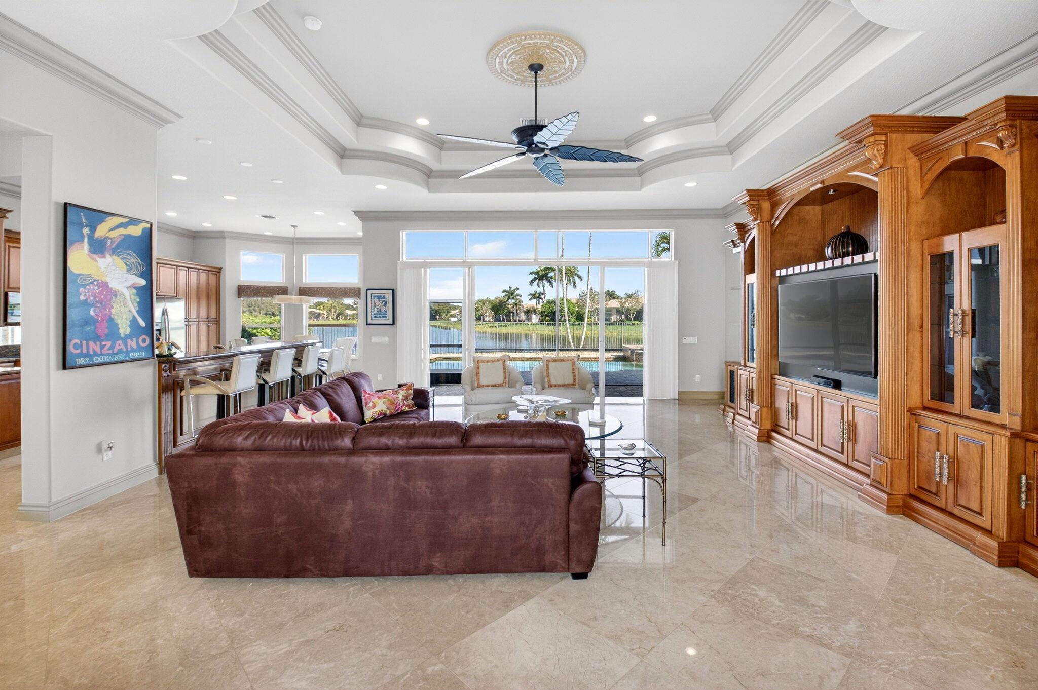 VALENCIA PALMS - Residential