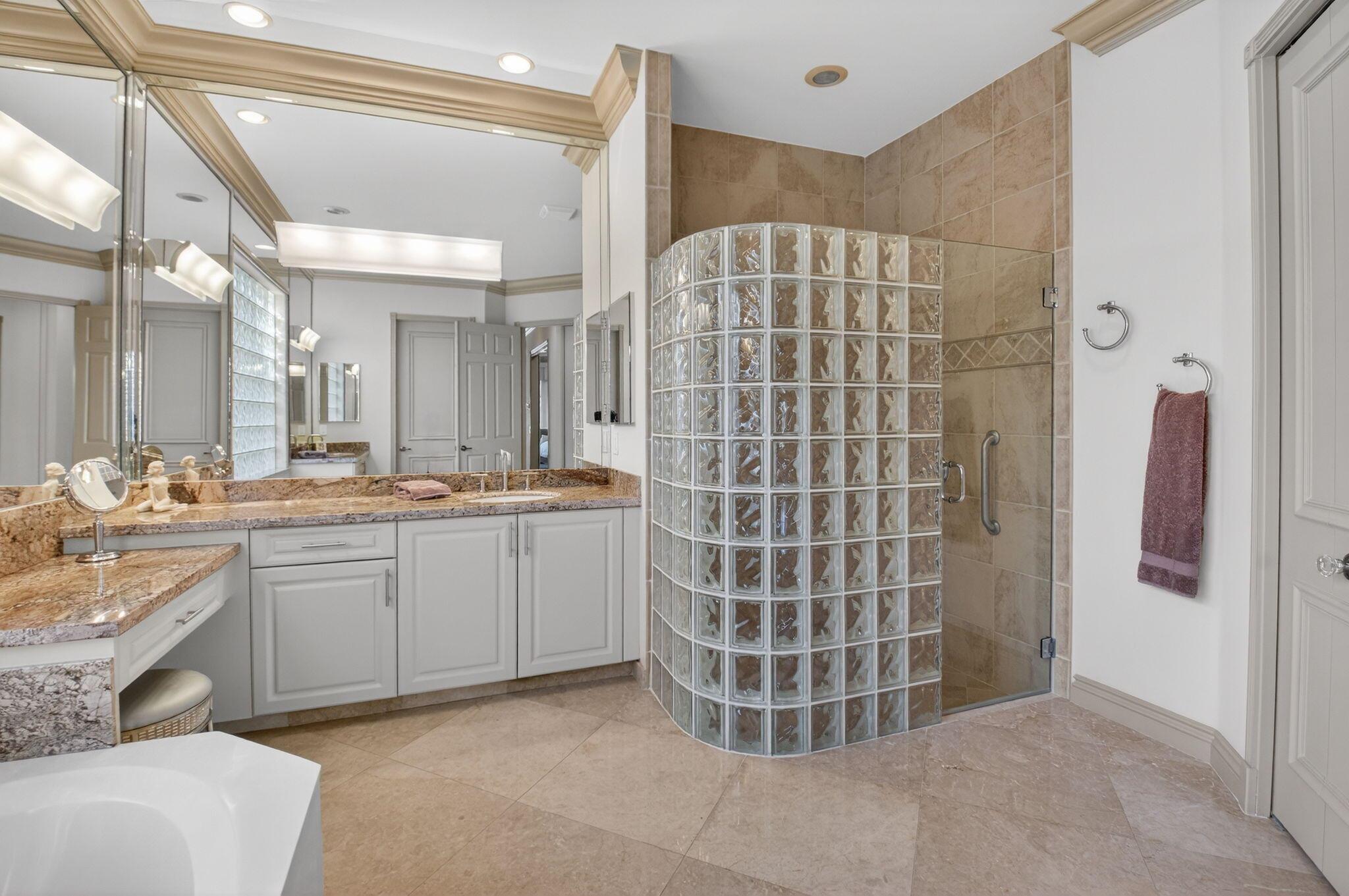 VALENCIA PALMS - Residential