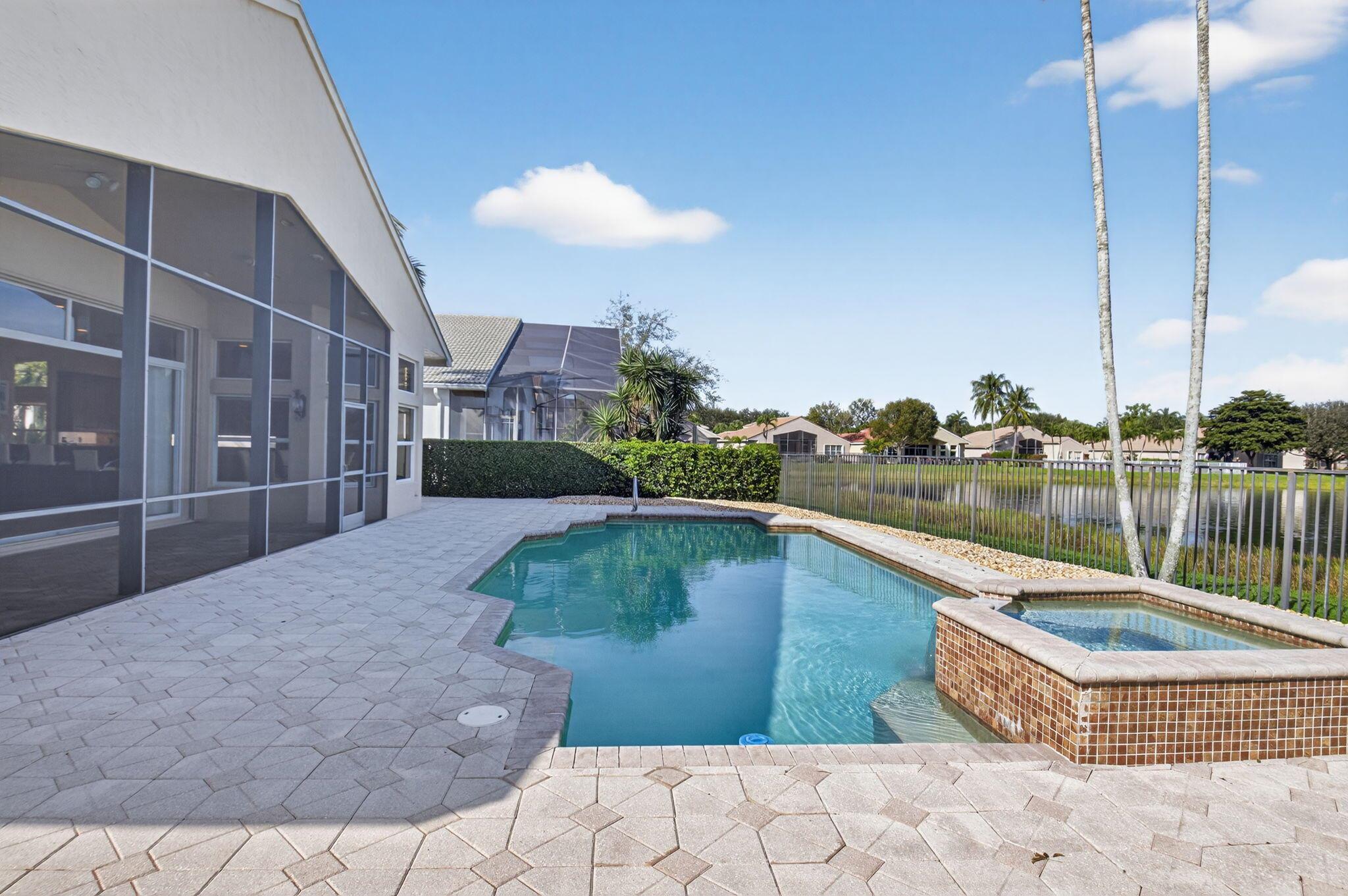 VALENCIA PALMS - Residential