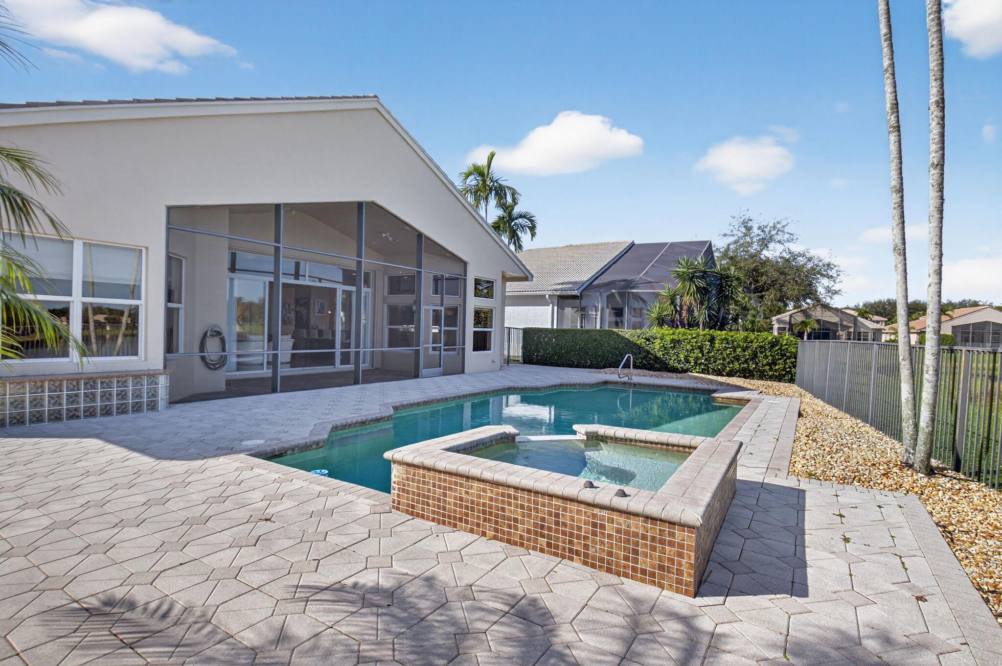 VALENCIA PALMS - Residential