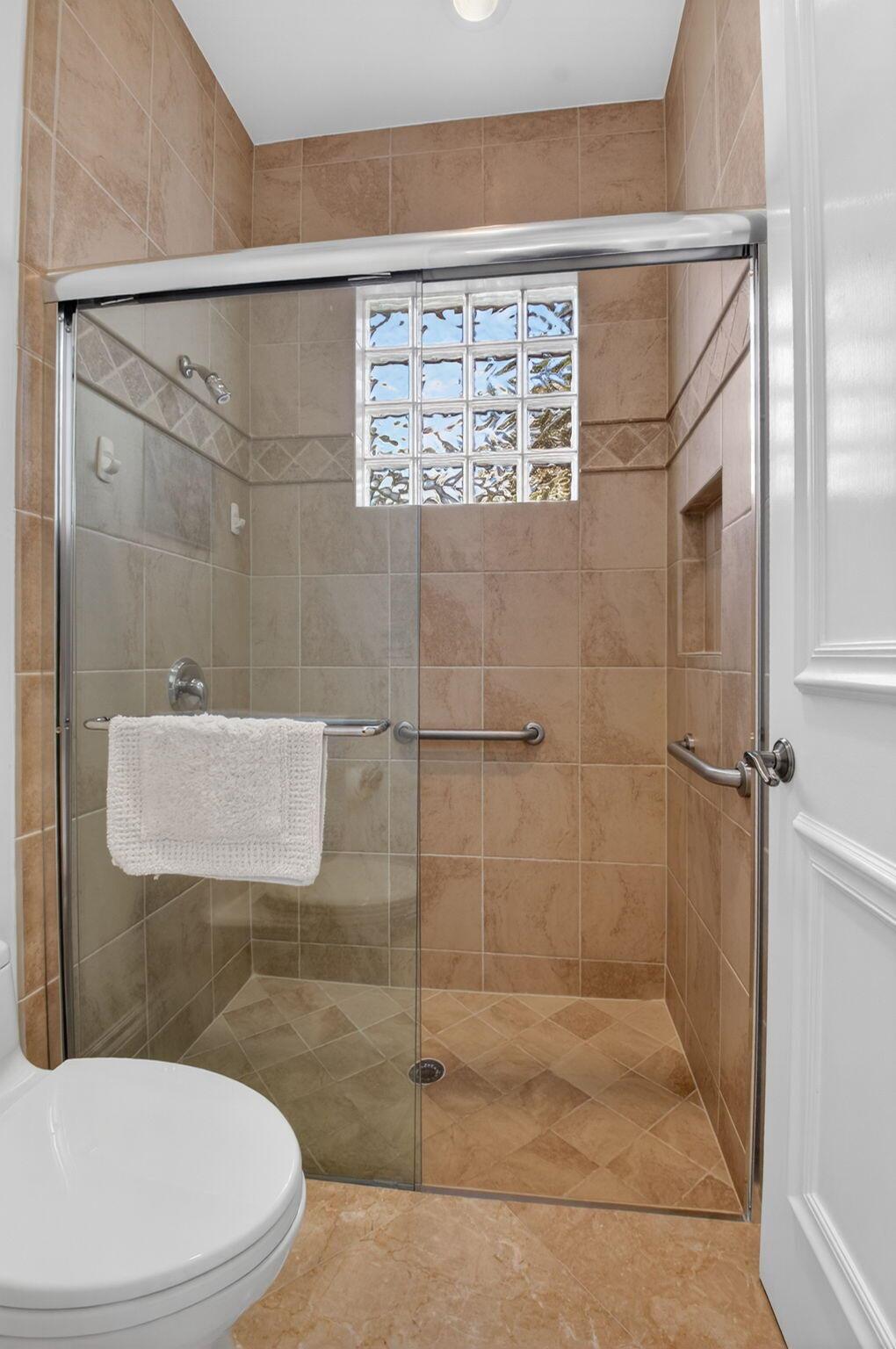 VALENCIA PALMS - Residential