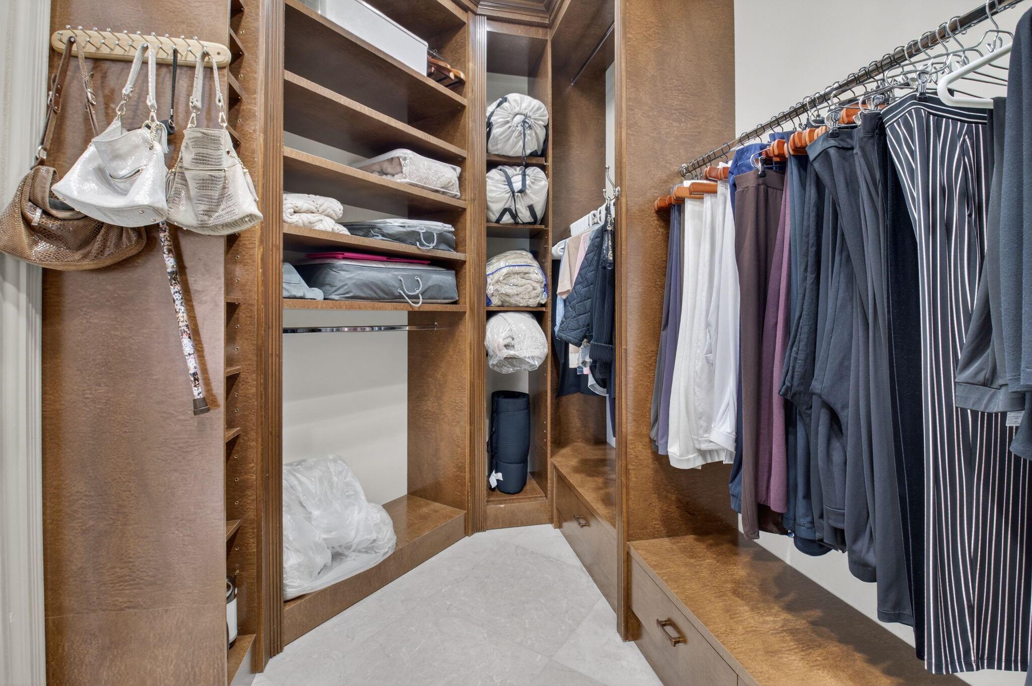 VALENCIA PALMS - Residential