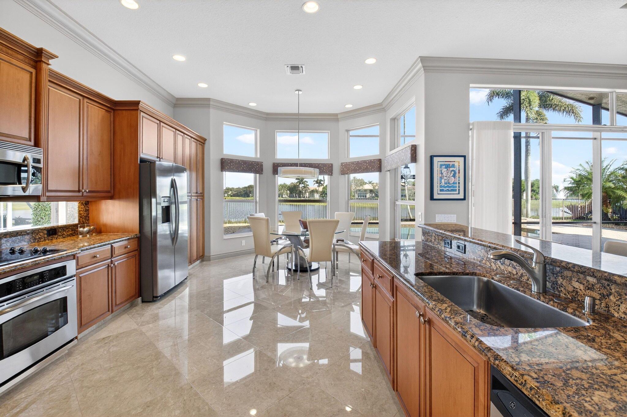 VALENCIA PALMS - Residential