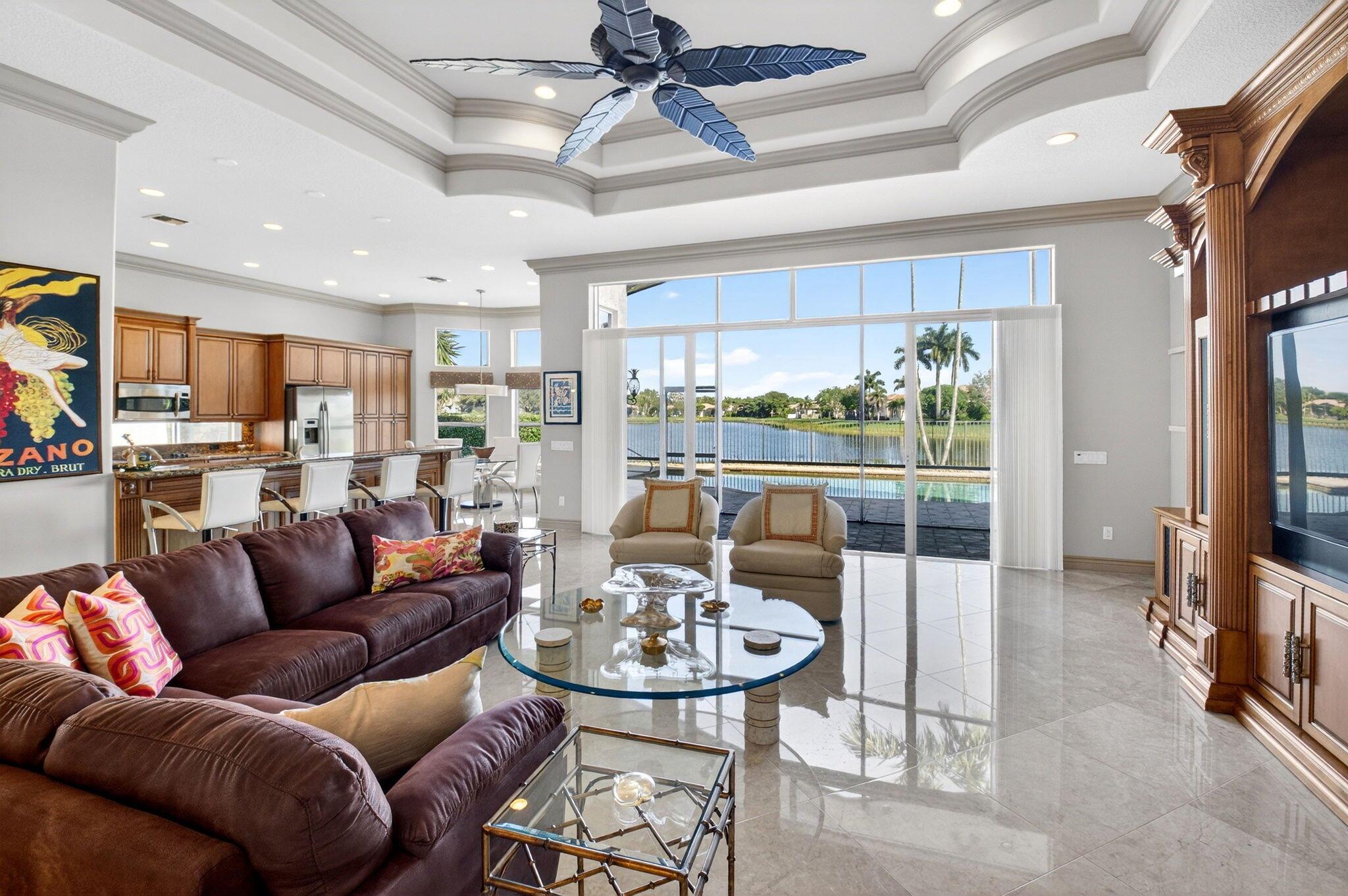 VALENCIA PALMS - Residential