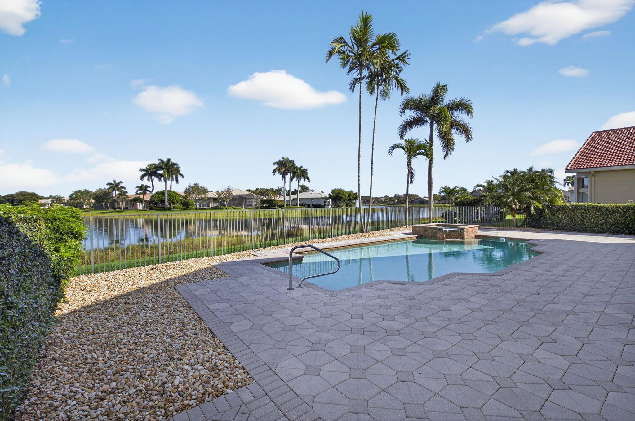 VALENCIA PALMS - Residential