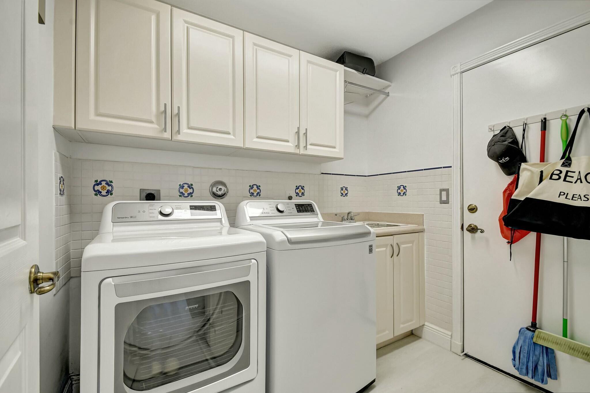 VALENCIA POINTE - Residential Lease