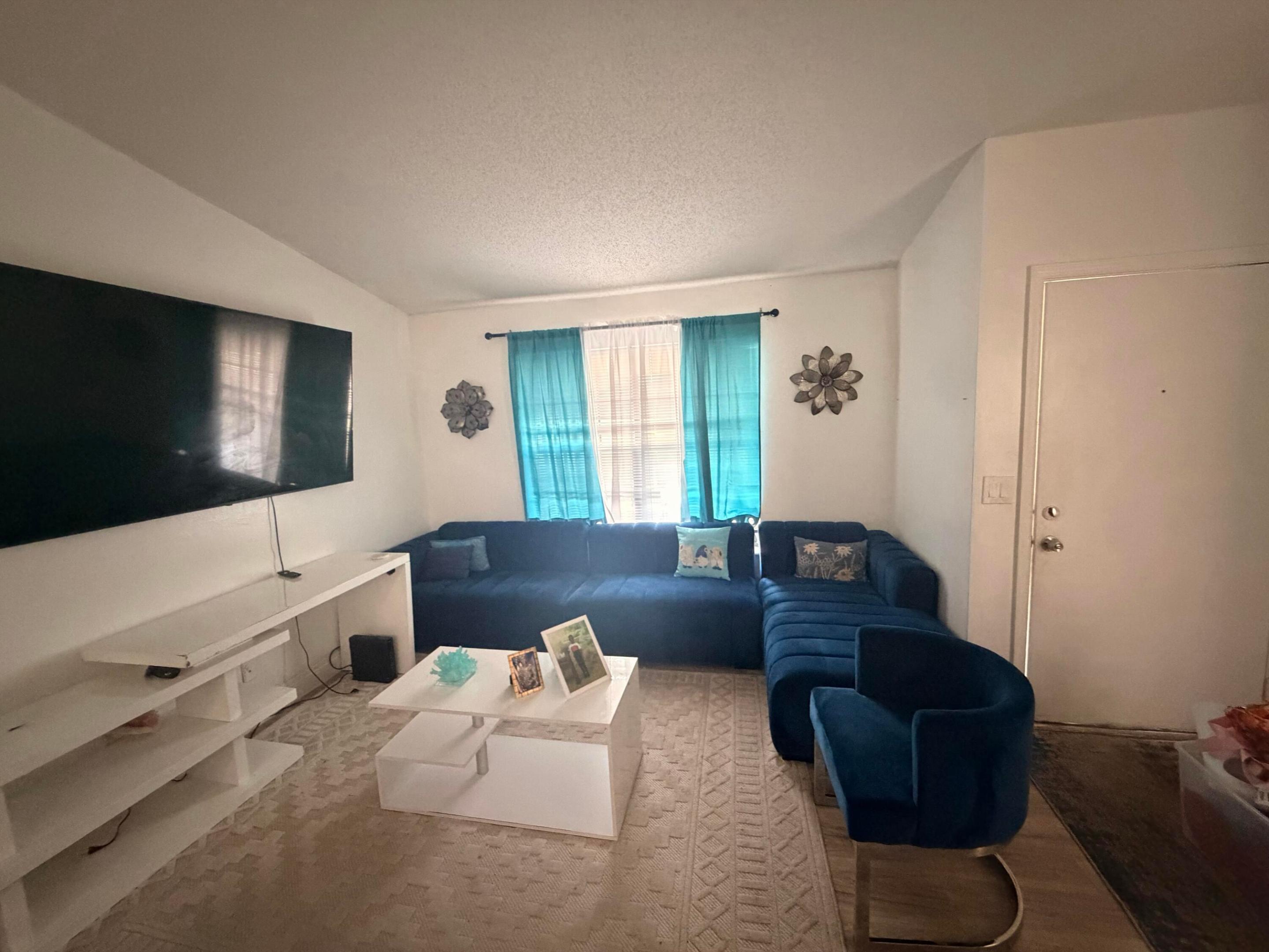 5437 Greenwood Drive