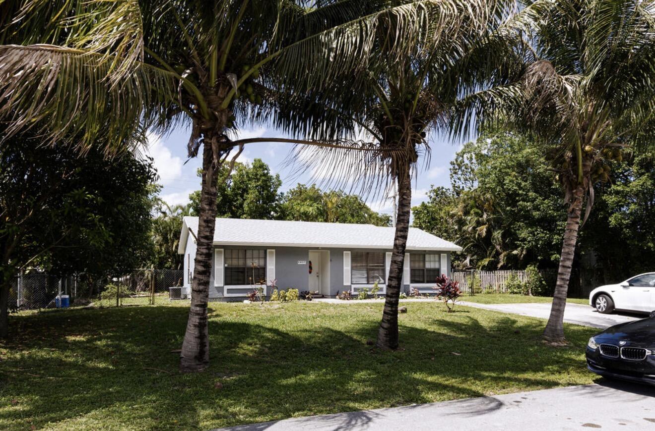 5437 Greenwood Drive, Delray Beach, FL, 33484/$475,000 4 5437 Greenwood Drive