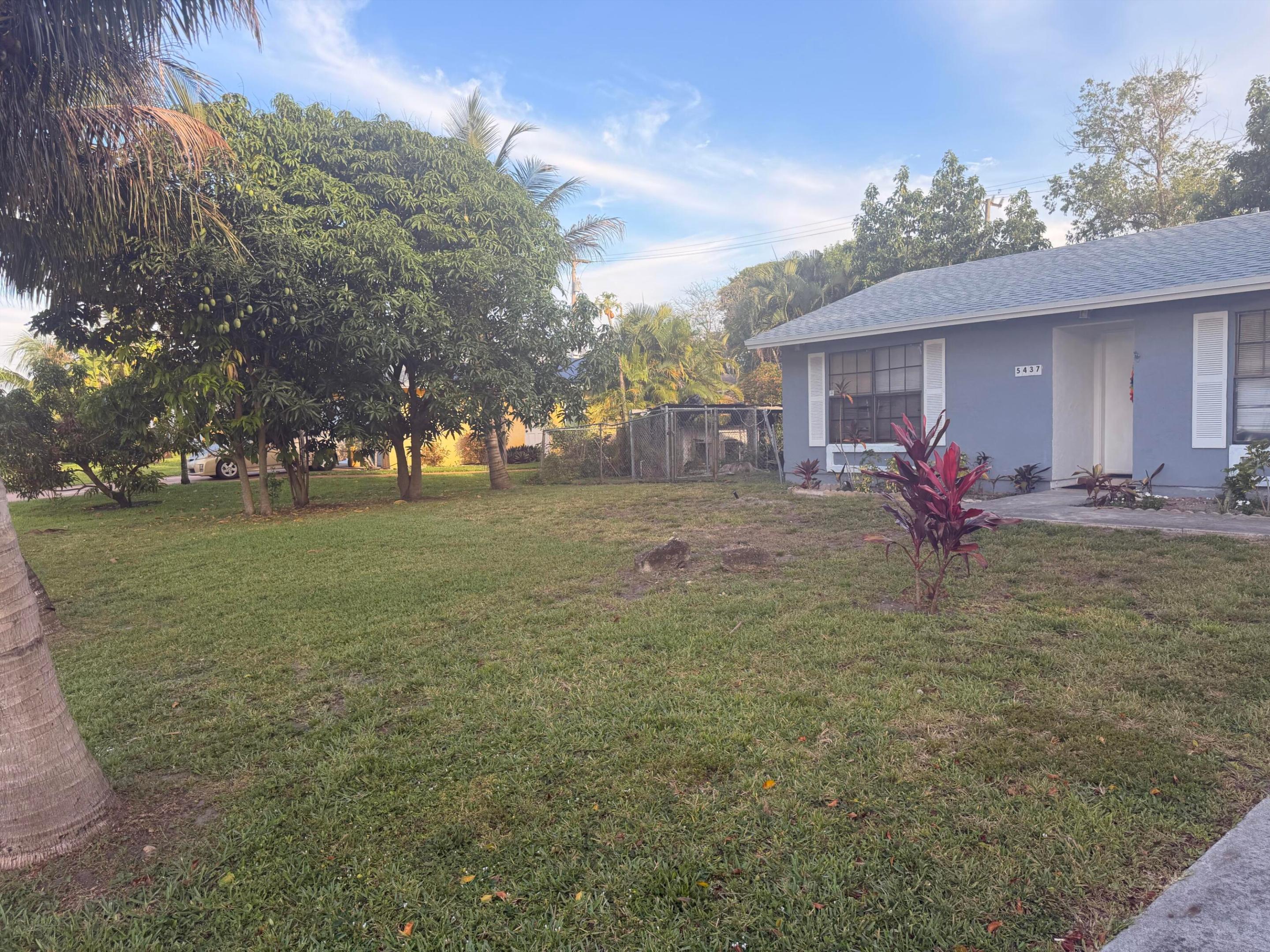5437 Greenwood Drive