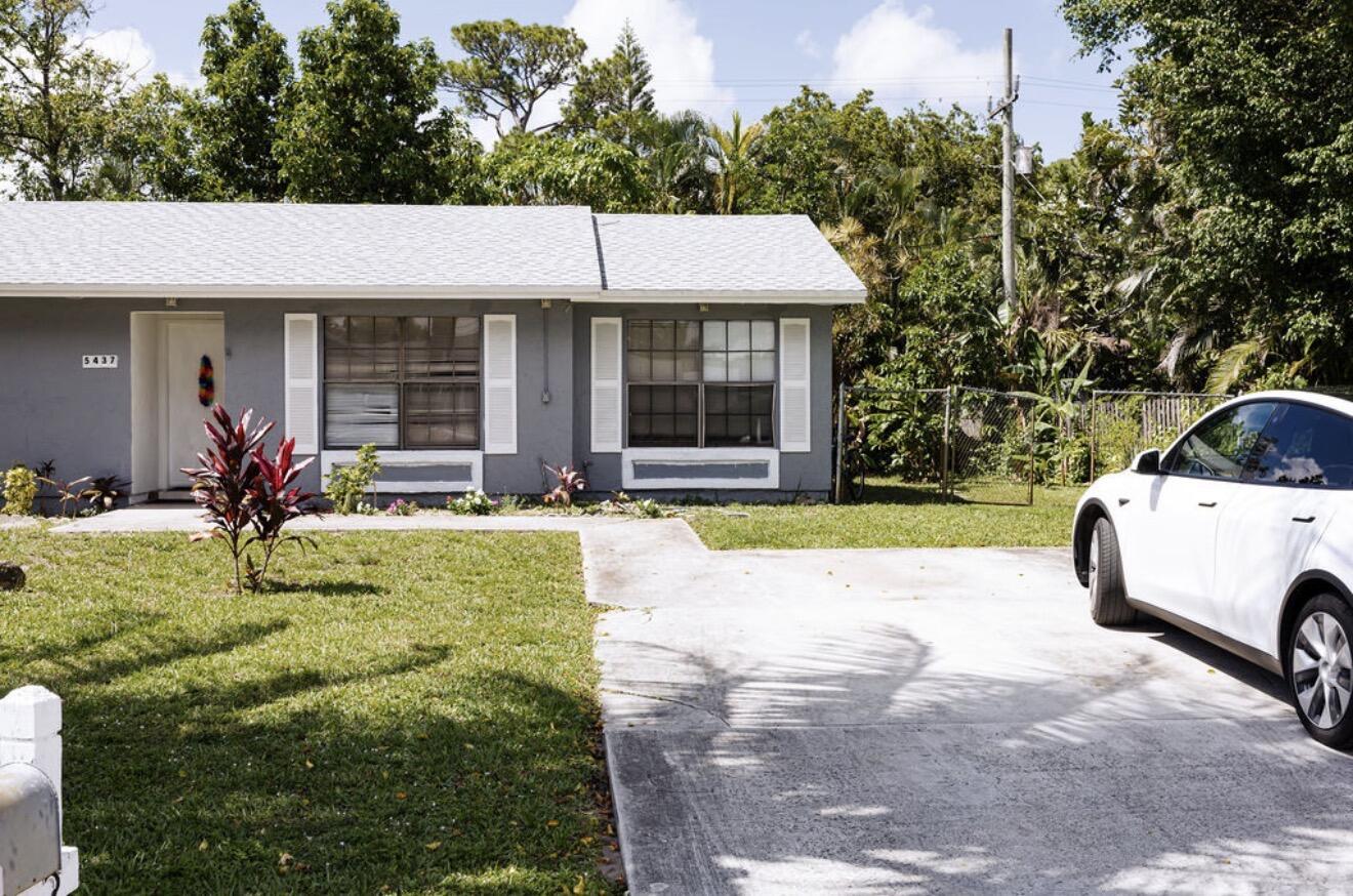 5437 Greenwood Drive, Delray Beach, FL, 33484/$475,000 2 5437 Greenwood Drive