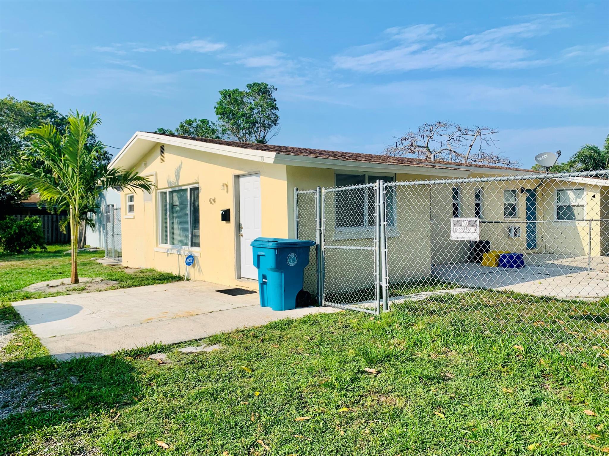 Ready for immediate occupancy! Fully renovated and freshly painted duplex featuring all impact windows and doors, washer & dryer inside. All new SS appliances. Large fenced in yard that is perfect for barbecuing and plenty of room for tables and chairs, complete with a mango tree! Close to the beach, US 1 and Boynton Beach Amphitheater and market. Call for more info and a showing today!