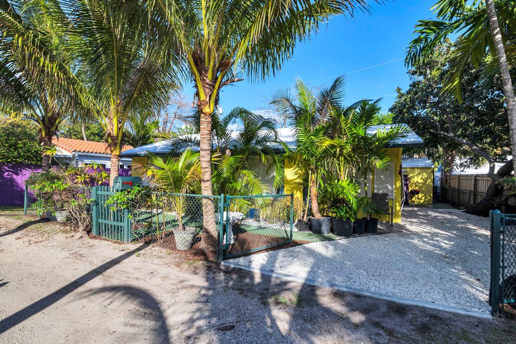 Photo of 2 Kenmore Lane, Boynton Beach, FL 33435 (MLS # R11168171)