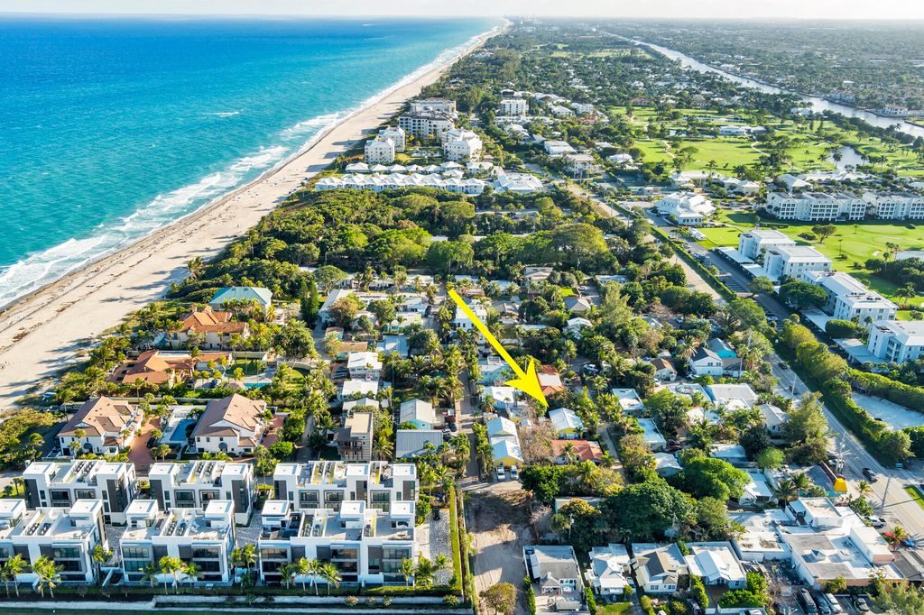Photo of 2 Kenmore Lane, Boynton Beach, FL 33435 (MLS # R11168171)