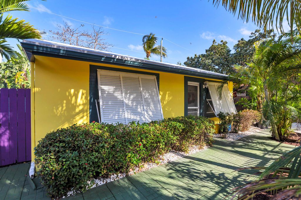 Photo of 2 Kenmore Lane, Boynton Beach, FL 33435 (MLS # R11168171)